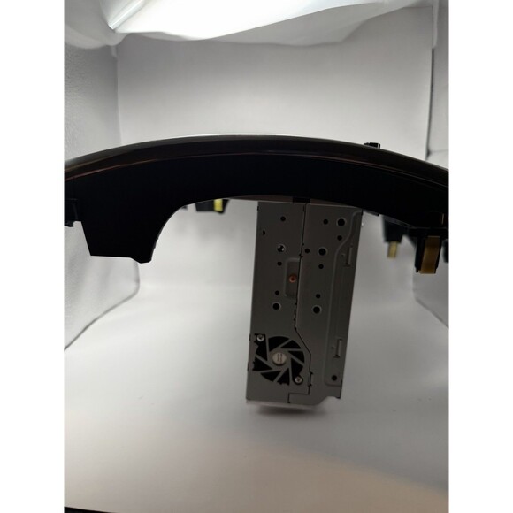 Toyota Camry 2012-13 CD Player/FM/AM Radio - Picture 3 of 4